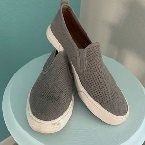 Tommy Bahama slip on sneakers